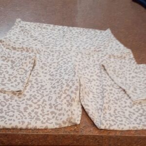 leopard print leggings crem and tan